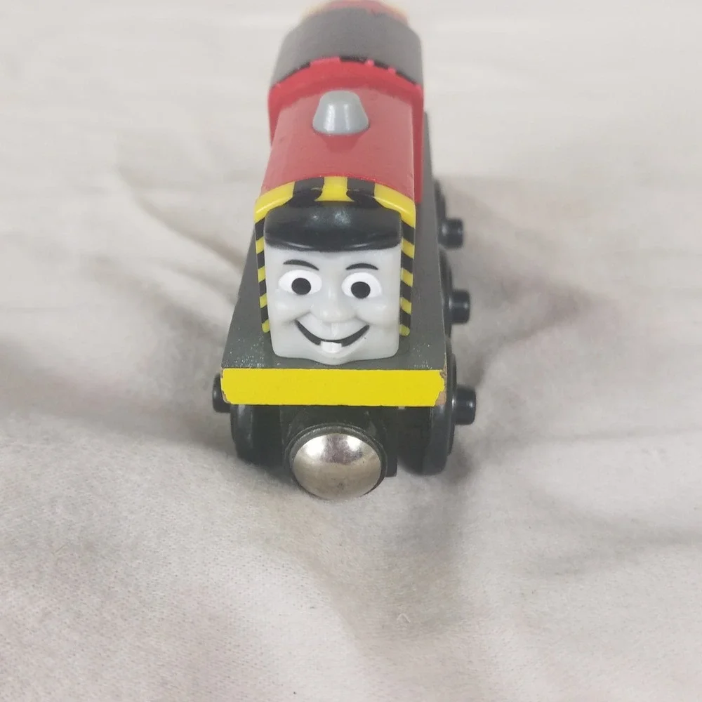 Thomas & Friends Salty Wooden Railway Kids OS Red Good 2991 Diesel Engine Toy